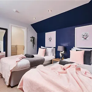 Striking Monroe Suite! United Kingdom