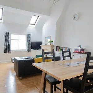 Apartment Fantastic 3 Bed House- Sleeps 6- Superfast Wifi And Garage, Brighton