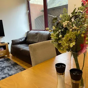 Apartment Modern 4 Mins From Gatwick, Horley