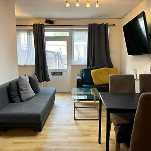 Holiday home London Deluxe 6 Bedroom House, Dagenham